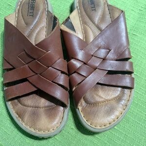 Born women’s slide brown flats size 8